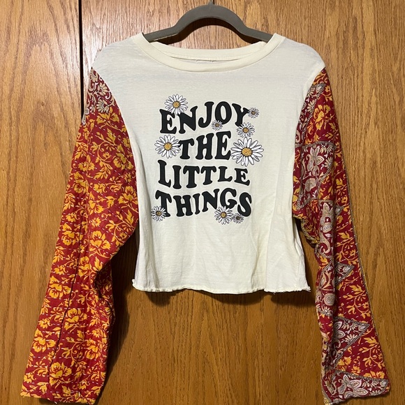 Kantha Floral Sleeve Cream Top - Picture 1 of 2